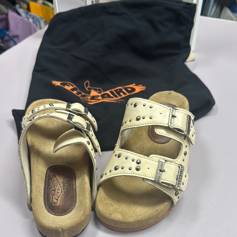 Freebird Cream Leather Asher Sandals with Buckle Straps. Never worn. 7.